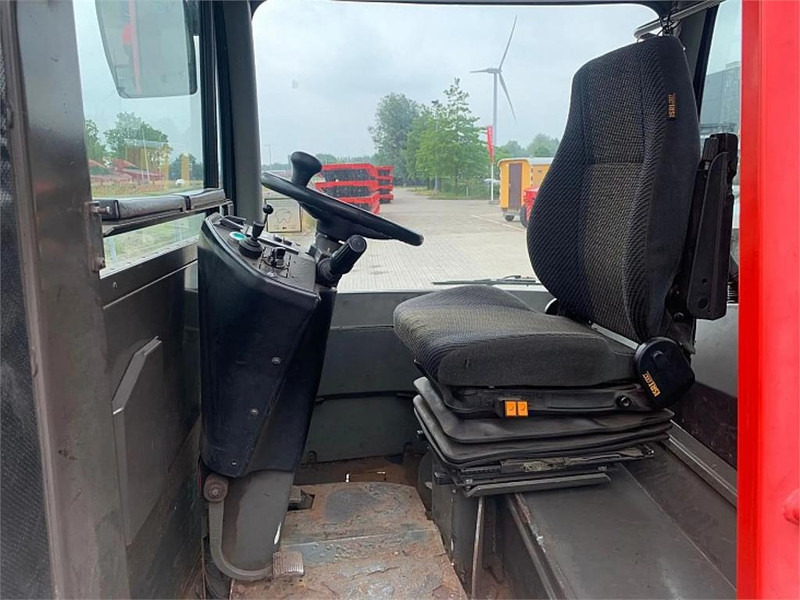 Tracteur portuaire Terberg RT222 4x4: photos 6 Tracteur portuaire Terberg RT222 4x4: photos 6