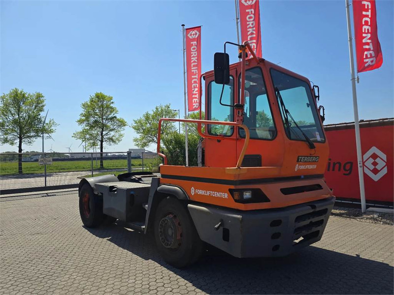 Terberg YT182 - Tracteur portuaire: photos 1 Terberg YT182 - Tracteur portuaire: photos 1