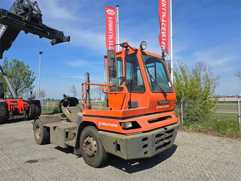 Terberg YT182 - Tracteur portuaire: photos 1 Terberg YT182 - Tracteur portuaire: photos 1