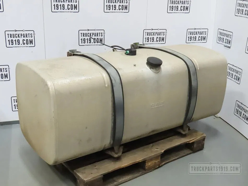 DAF 1681826 Brandstoftank + steunen 620L - Réservoir de carburant pour Camion: photos 1 DAF 1681826 Brandstoftank + steunen 620L - Réservoir de carburant pour Camion: photos 1