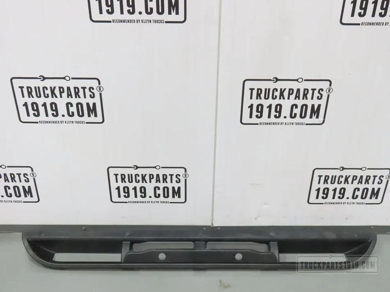 DAF 1826510 Bumperplaat midden 106 - Pare-chocs pour Camion: photos 1 DAF 1826510 Bumperplaat midden 106 - Pare-chocs pour Camion: photos 1