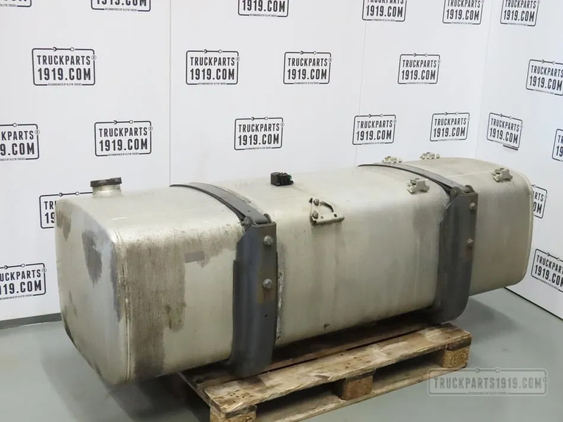 DAF 1945569 Brandstoftank + steunen 690L - Réservoir de carburant pour Camion: photos 2 DAF 1945569 Brandstoftank + steunen 690L - Réservoir de carburant pour Camion: photos 2