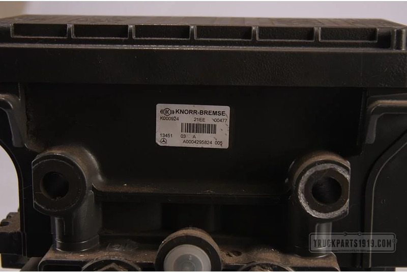 Mercedes-Benz Brake System Achteras EBS modulator MB MP4 - Valve de frein pour Camion: photos 3 Mercedes-Benz Brake System Achteras EBS modulator MB MP4 - Valve de frein pour Camion: photos 3