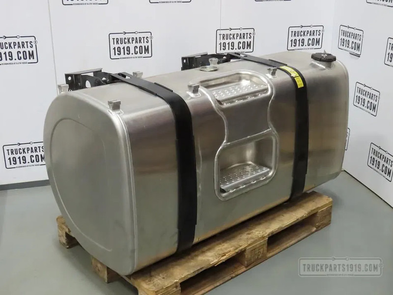 Volvo 21335679 Brandstoftank + steunen 550L - Réservoir de carburant pour Camion: photos 1 Volvo 21335679 Brandstoftank + steunen 550L - Réservoir de carburant pour Camion: photos 1