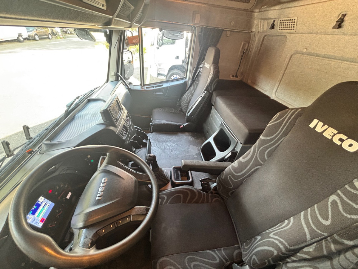 IVECO 190S40 Stralis - Camion à rideaux coulissants: photos 4 IVECO 190S40 Stralis - Camion à rideaux coulissants: photos 4