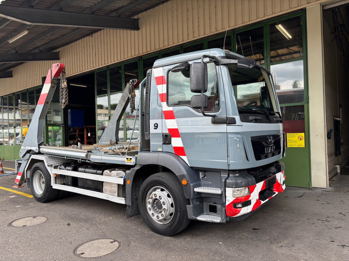 MAN TGM 18.340 - Camion multibenne: photos 1 MAN TGM 18.340 - Camion multibenne: photos 1