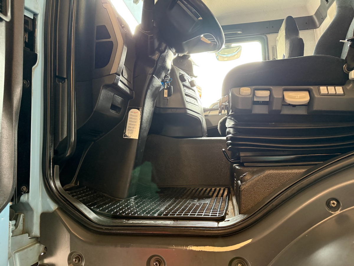 MAN TGS 35.480 8x4 - Camion benne: photos 4 MAN TGS 35.480 8x4 - Camion benne: photos 4