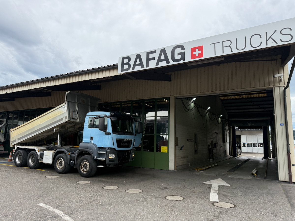 MAN TGS 35.480 8x4 - Camion benne: photos 2 MAN TGS 35.480 8x4 - Camion benne: photos 2