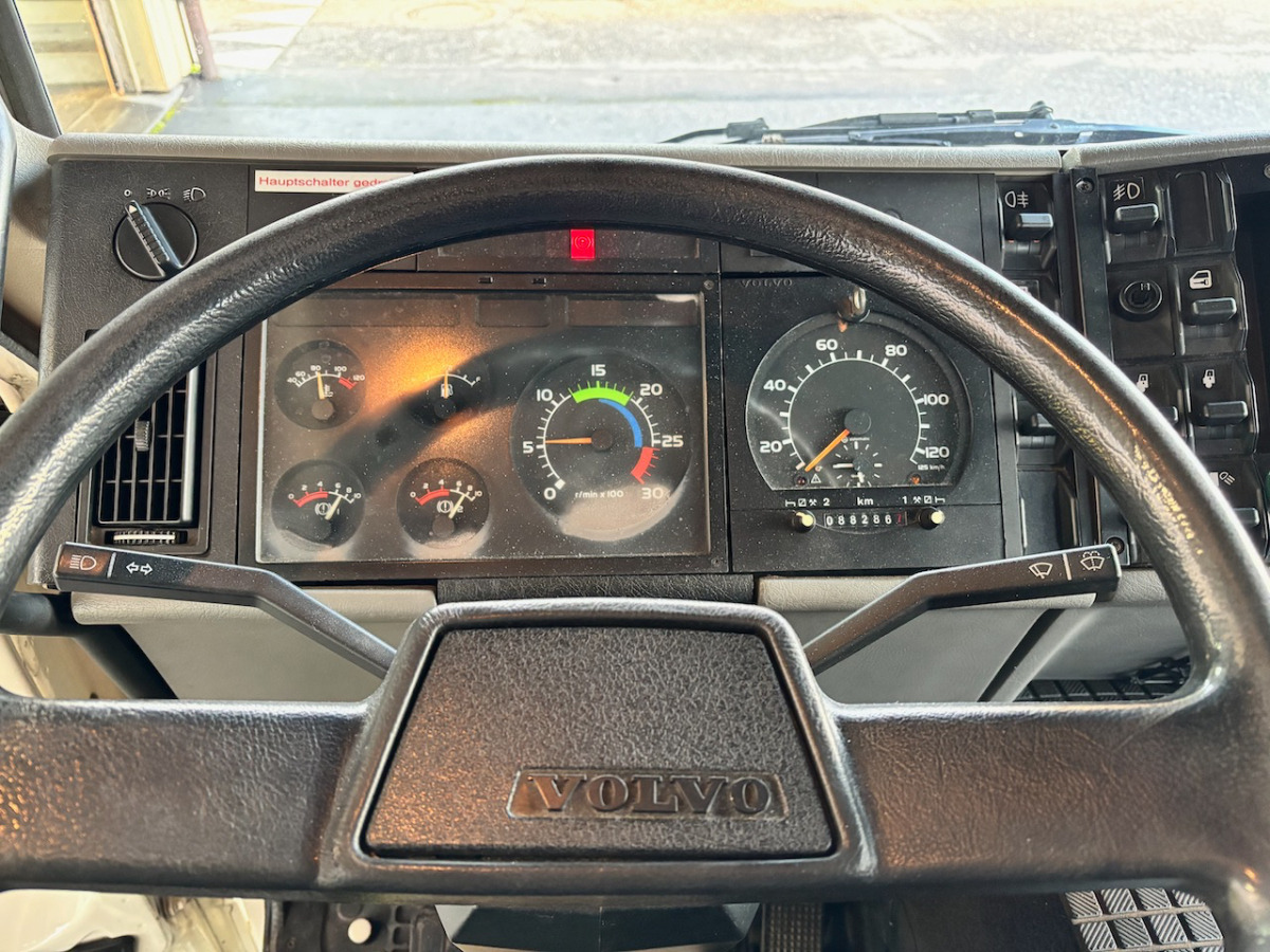 VOLVO FL6H615 - Tracteur routier: photos 5 VOLVO FL6H615 - Tracteur routier: photos 5