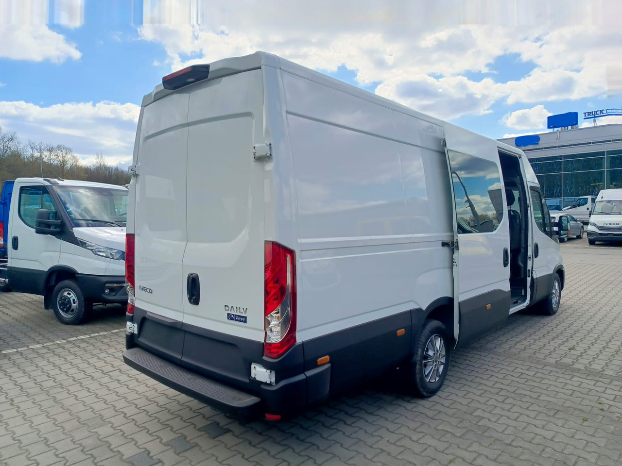 IVECO Daily 35 180 7-Sitzer - Transport de personnes, Utilitaire double cabine: photos 4 IVECO Daily 35 180 7-Sitzer - Transport de personnes, Utilitaire double cabine: photos 4