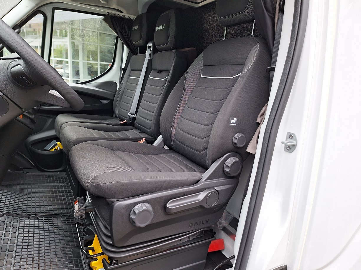 Iveco Daily 70C18A8 Backsleeper BÄR - Utilitaire rideaux coulissants (PLSC): photos 3 Iveco Daily 70C18A8 Backsleeper BÄR - Utilitaire rideaux coulissants (PLSC): photos 3