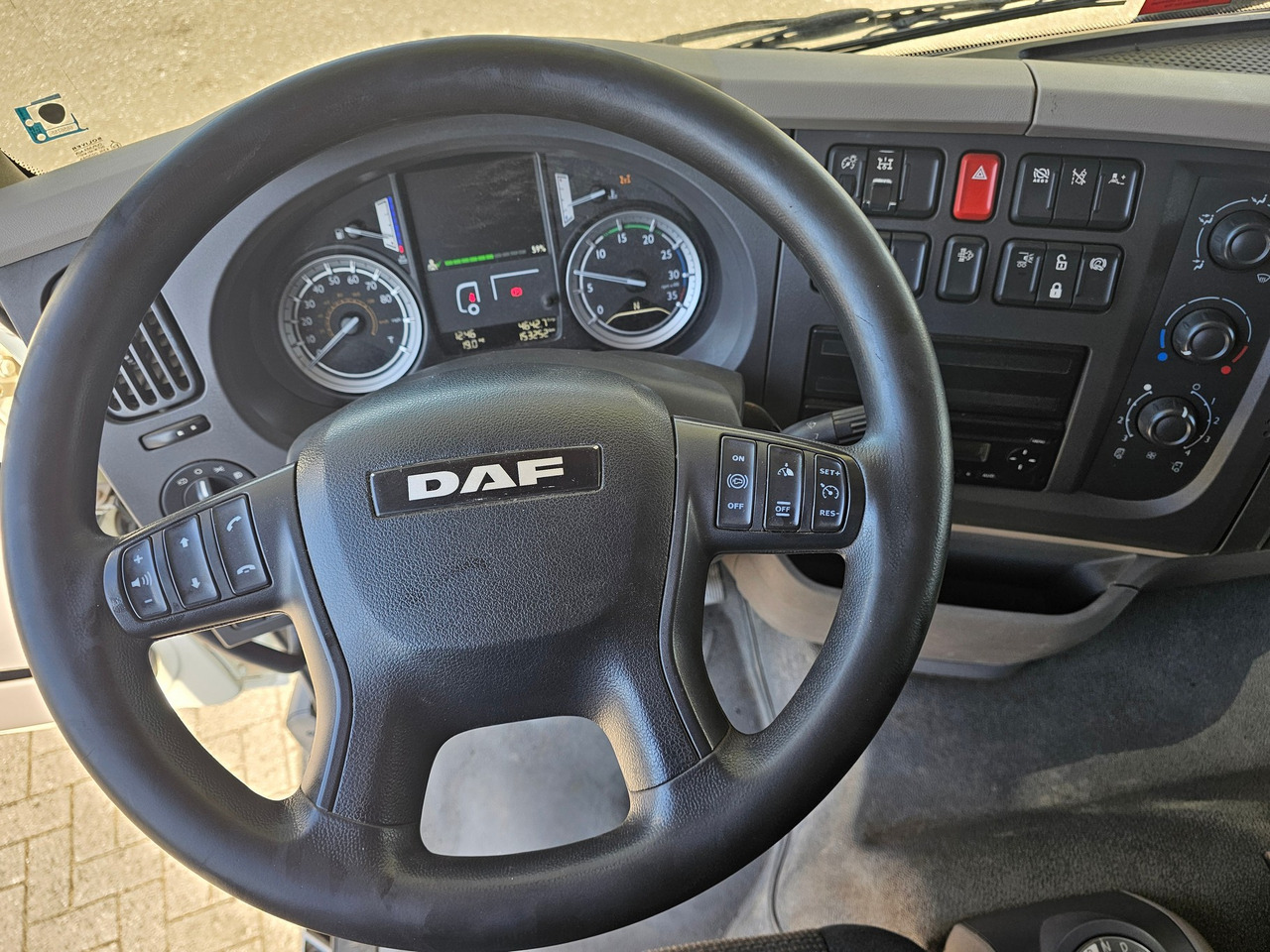 DAF LF 220 Euro 6 - Camion multibenne: photos 5 DAF LF 220 Euro 6 - Camion multibenne: photos 5