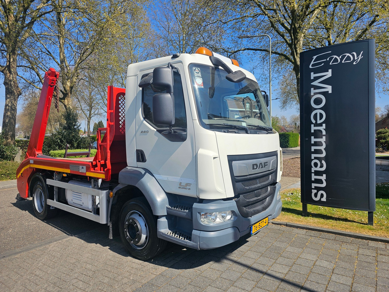 DAF LF 220 Euro 6 - Camion multibenne: photos 1 DAF LF 220 Euro 6 - Camion multibenne: photos 1