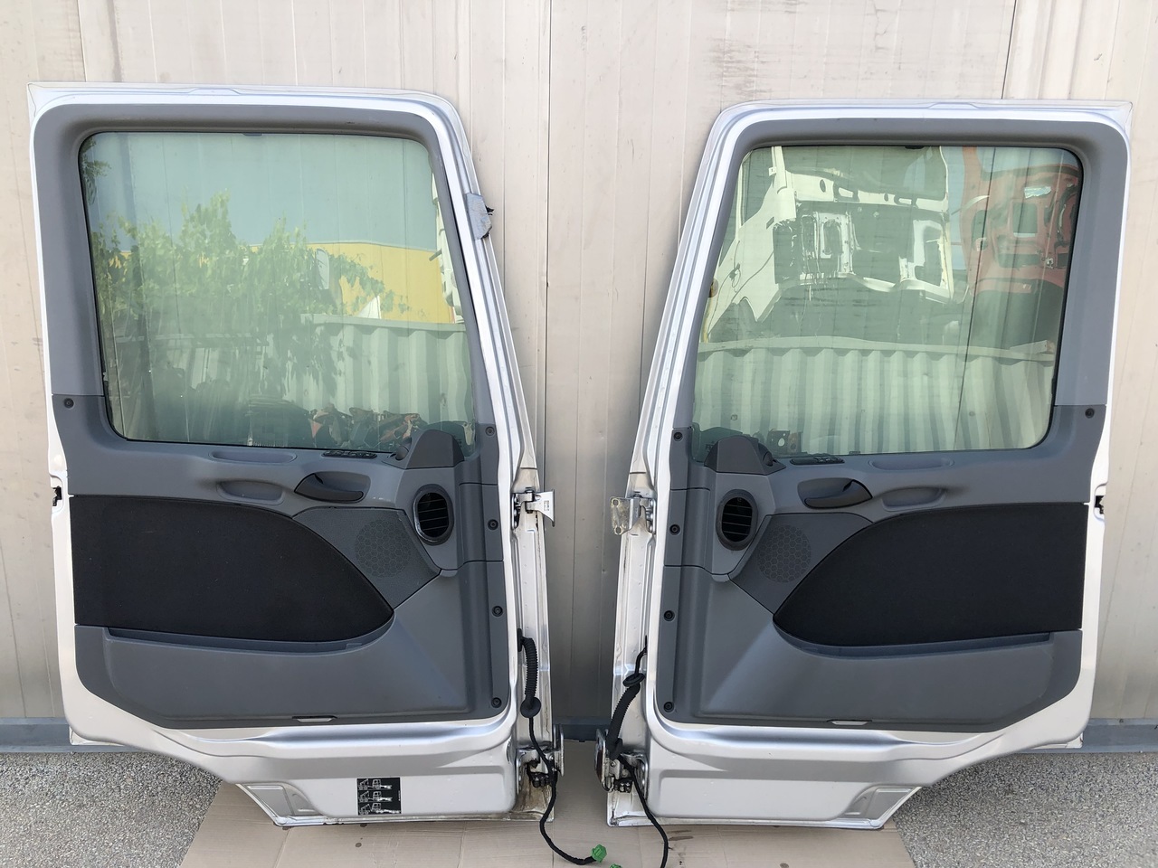 DOOR ACTROS MP2-3 LEFT AND RIGHT MEGA SPACE CAB - Portière et pièces pour Camion: photos 1 DOOR ACTROS MP2-3 LEFT AND RIGHT MEGA SPACE CAB - Portière et pièces pour Camion: photos 1