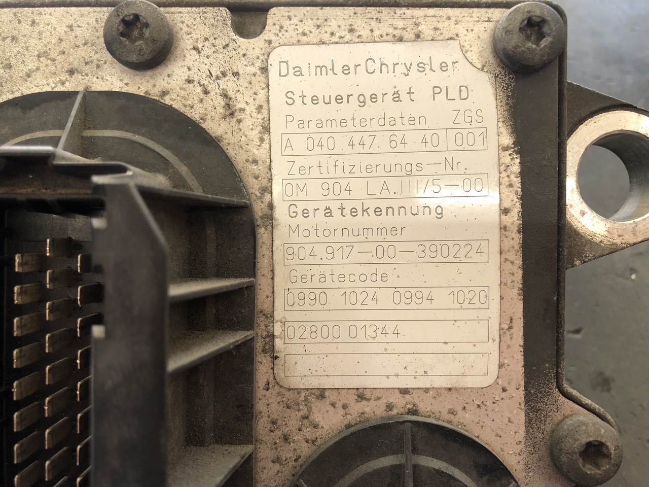 ENGINE CONTROL UNIT ATEGO OM904LA EURO 3 - Bloc de gestion pour Camion: photos 2 ENGINE CONTROL UNIT ATEGO OM904LA EURO 3 - Bloc de gestion pour Camion: photos 2