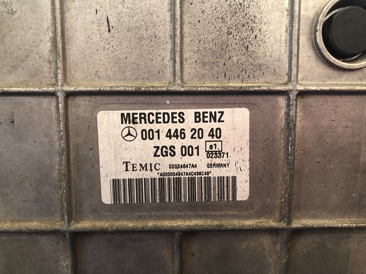 ENGINE CONTROL UNIT AXOR 330ps EURO 3 - Bloc de gestion pour Camion: photos 4 ENGINE CONTROL UNIT AXOR 330ps EURO 3 - Bloc de gestion pour Camion: photos 4