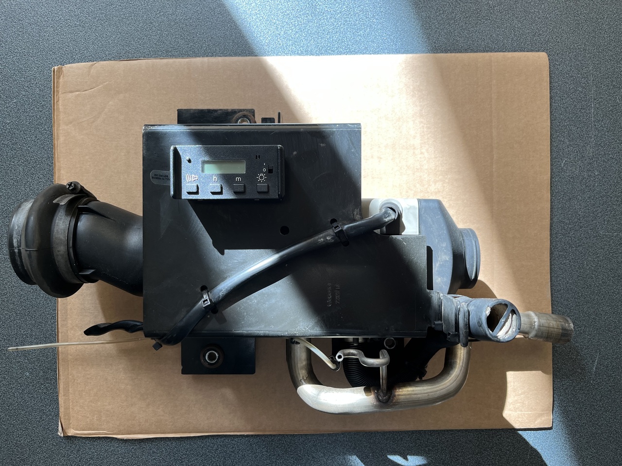 HOT AIR AUXILIARY HEATER WEBASTO AIR TOP 2000 AP1 ACTROS MP3 - Chauffage/ Ventilation pour Camion: photos 4 HOT AIR AUXILIARY HEATER WEBASTO AIR TOP 2000 AP1 ACTROS MP3 - Chauffage/ Ventilation pour Camion: photos 4