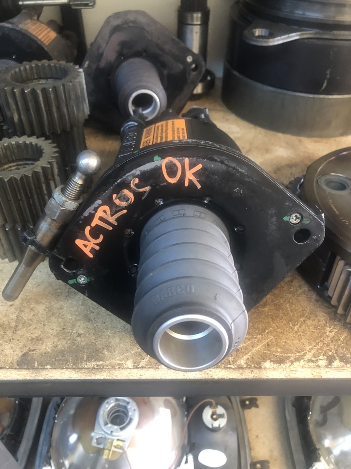 MERCEDES-BENZ ACTROS MP4 CLUTCH BOOSTER - Cylindre d'embrayage pour Camion: photos 1 MERCEDES-BENZ ACTROS MP4 CLUTCH BOOSTER - Cylindre d'embrayage pour Camion: photos 1