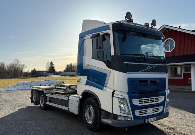 Volvo FH500 koukkuauto vain 493 tkm - Camion ampliroll: photos 2 Volvo FH500 koukkuauto vain 493 tkm - Camion ampliroll: photos 2