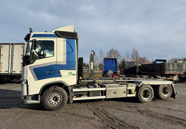 Volvo FH500 koukkuauto vain 493 tkm - Camion ampliroll: photos 3 Volvo FH500 koukkuauto vain 493 tkm - Camion ampliroll: photos 3