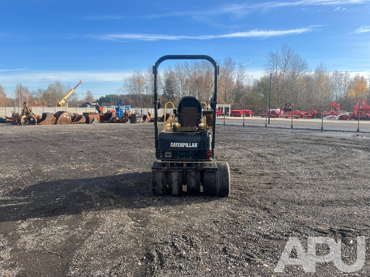 CATERPILLAR CB-225E - Compacteur: photos 4 CATERPILLAR CB-225E - Compacteur: photos 4