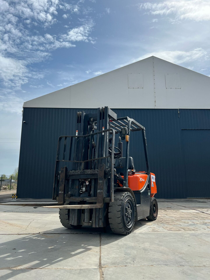 DOOSAN D30 GP - Chariot élévateur: photos 1 DOOSAN D30 GP - Chariot élévateur: photos 1