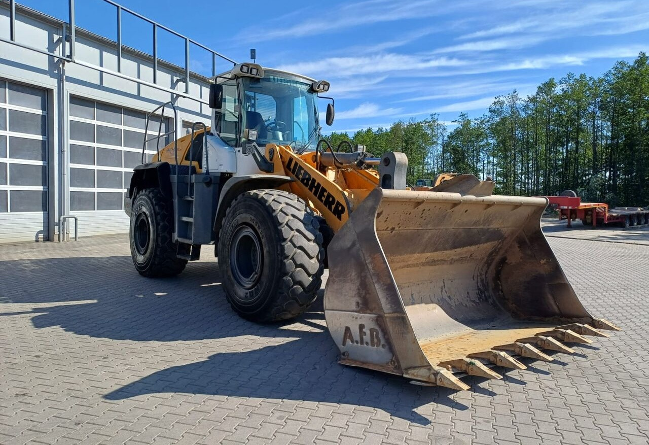 Liebherr L 566 - Chargeuse sur pneus: photos 2 Liebherr L 566 - Chargeuse sur pneus: photos 2