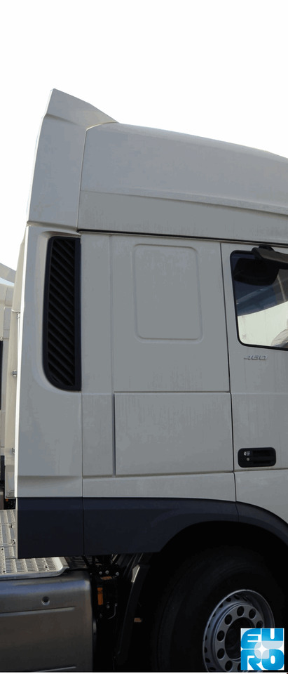 DAF XF 106 SC CABINE SPOILERSET KLAPGEDEELDE LINKS KLEUR H3279 000052 - Cabine pour Camion: photos 2 DAF XF 106 SC CABINE SPOILERSET KLAPGEDEELDE LINKS KLEUR H3279 000052 - Cabine pour Camion: photos 2