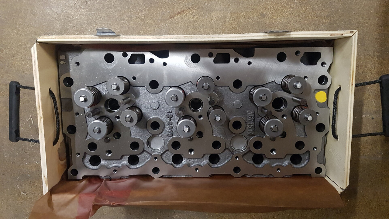 DAF XF95 EURO 3 ASSEMBLED CYLINDER HEAD FULL VALVE 1671514 - Culasse pour Camion: photos 2 DAF XF95 EURO 3 ASSEMBLED CYLINDER HEAD FULL VALVE 1671514 - Culasse pour Camion: photos 2