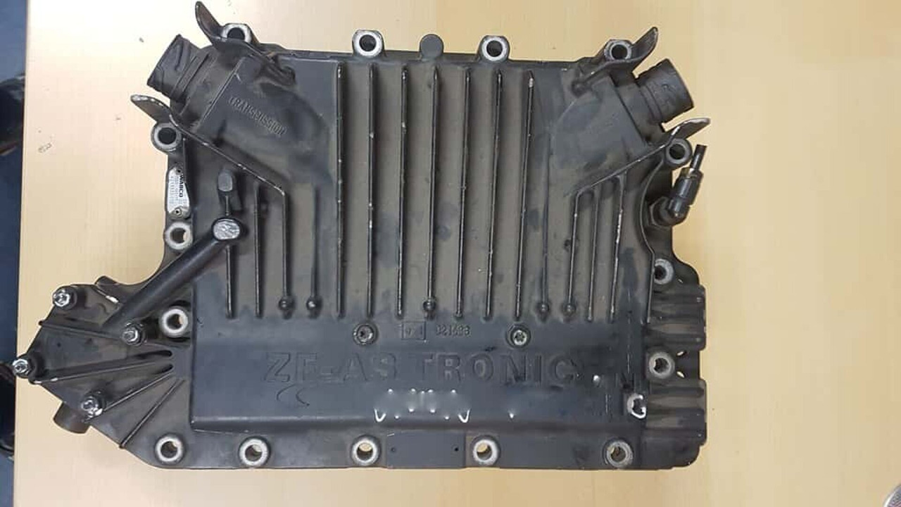 MAN TGA D20 ASTRONIC ZF 12AS2301 1T Schakeldeksel 6009274069 - Panel de instrumentos pour Camion: photos 1 MAN TGA D20 ASTRONIC ZF 12AS2301 1T Schakeldeksel 6009274069 - Panel de instrumentos pour Camion: photos 1