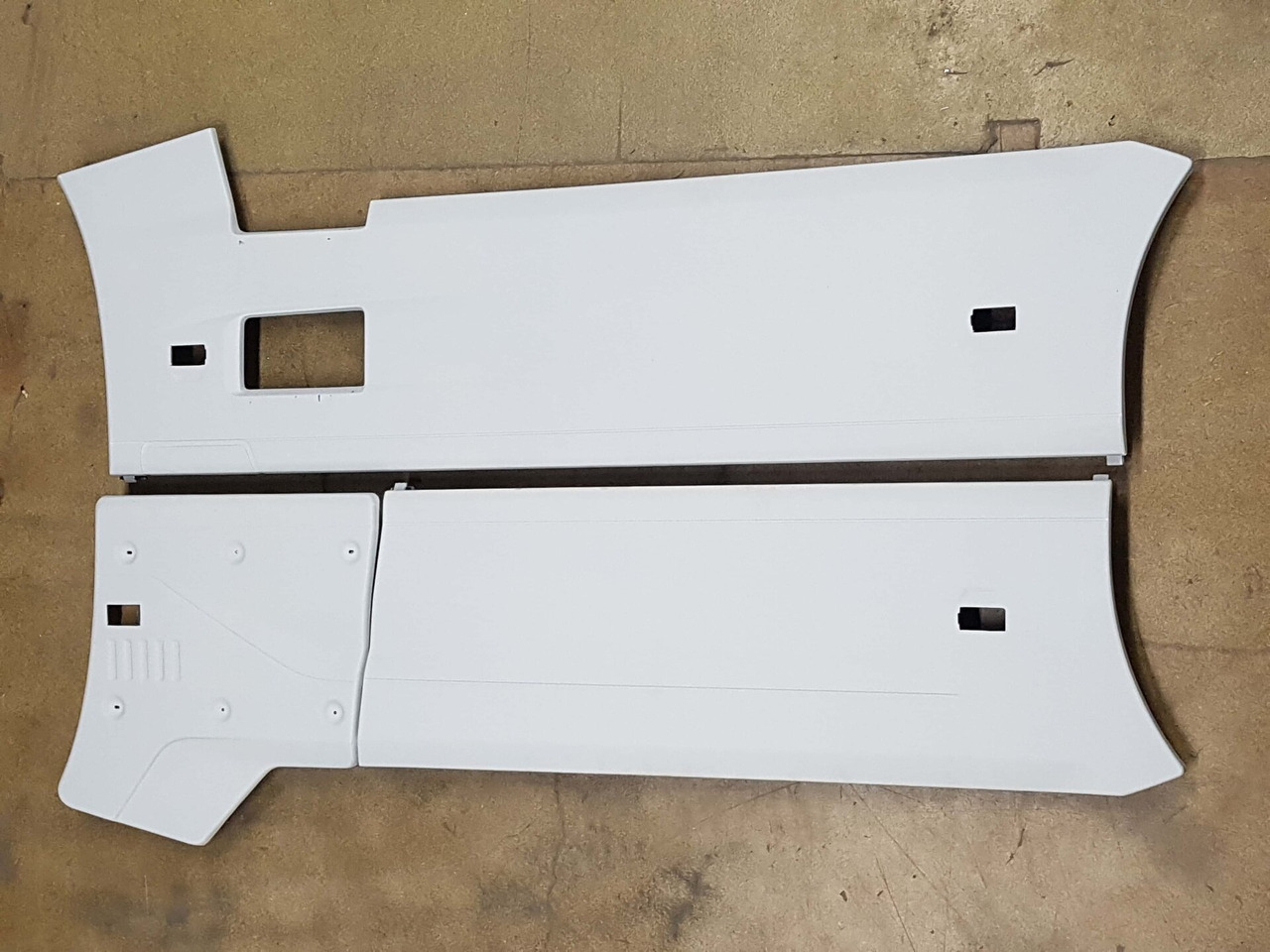 RENAULT T-RANGE SIDE SCIRT SET WB 3800 NOT PAINTED 000091 - Frame/ Châssis pour Camion: photos 4 RENAULT T-RANGE SIDE SCIRT SET WB 3800 NOT PAINTED 000091 - Frame/ Châssis pour Camion: photos 4