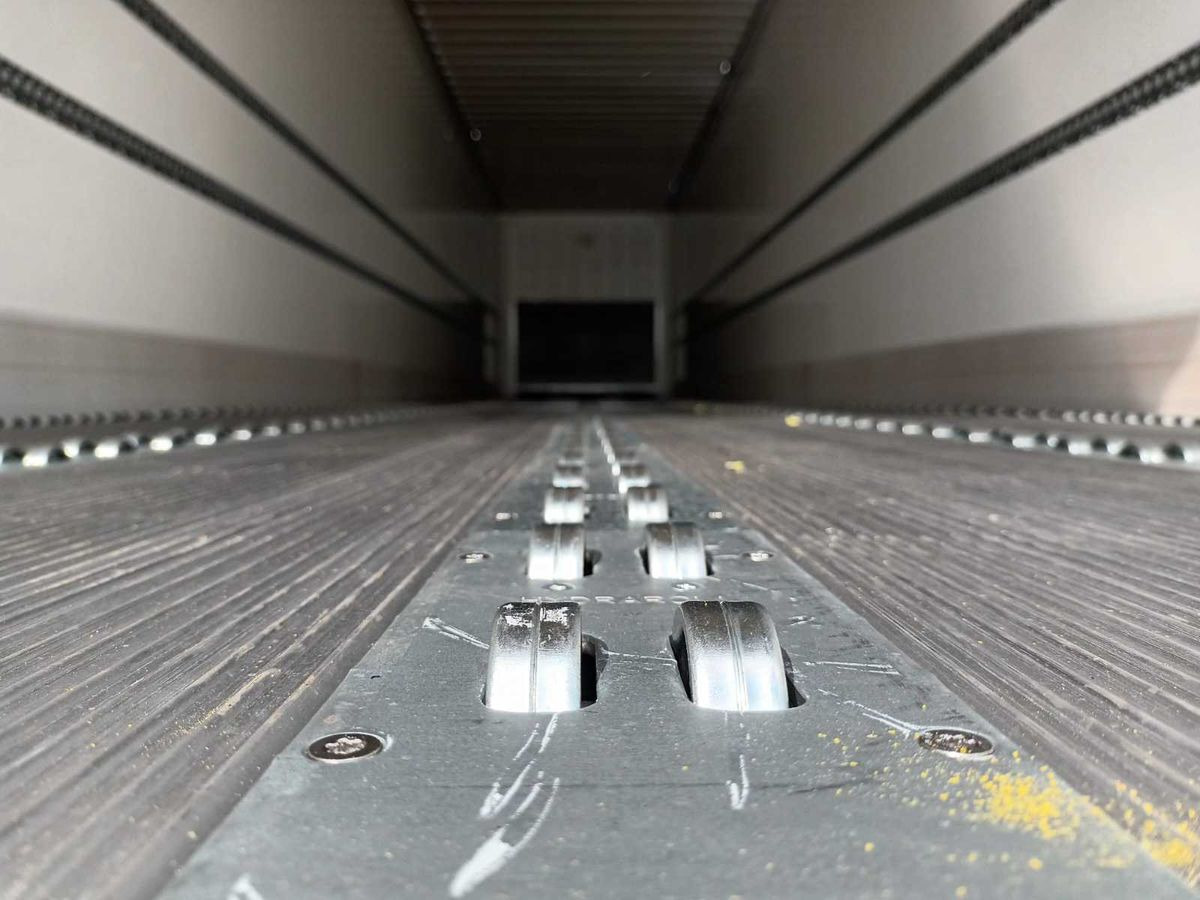 NEW Krone Dry liner with Rollerbed floor Airfreight for sale - Semi-remorque fourgon: photos 4 NEW Krone Dry liner with Rollerbed floor Airfreight for sale - Semi-remorque fourgon: photos 4