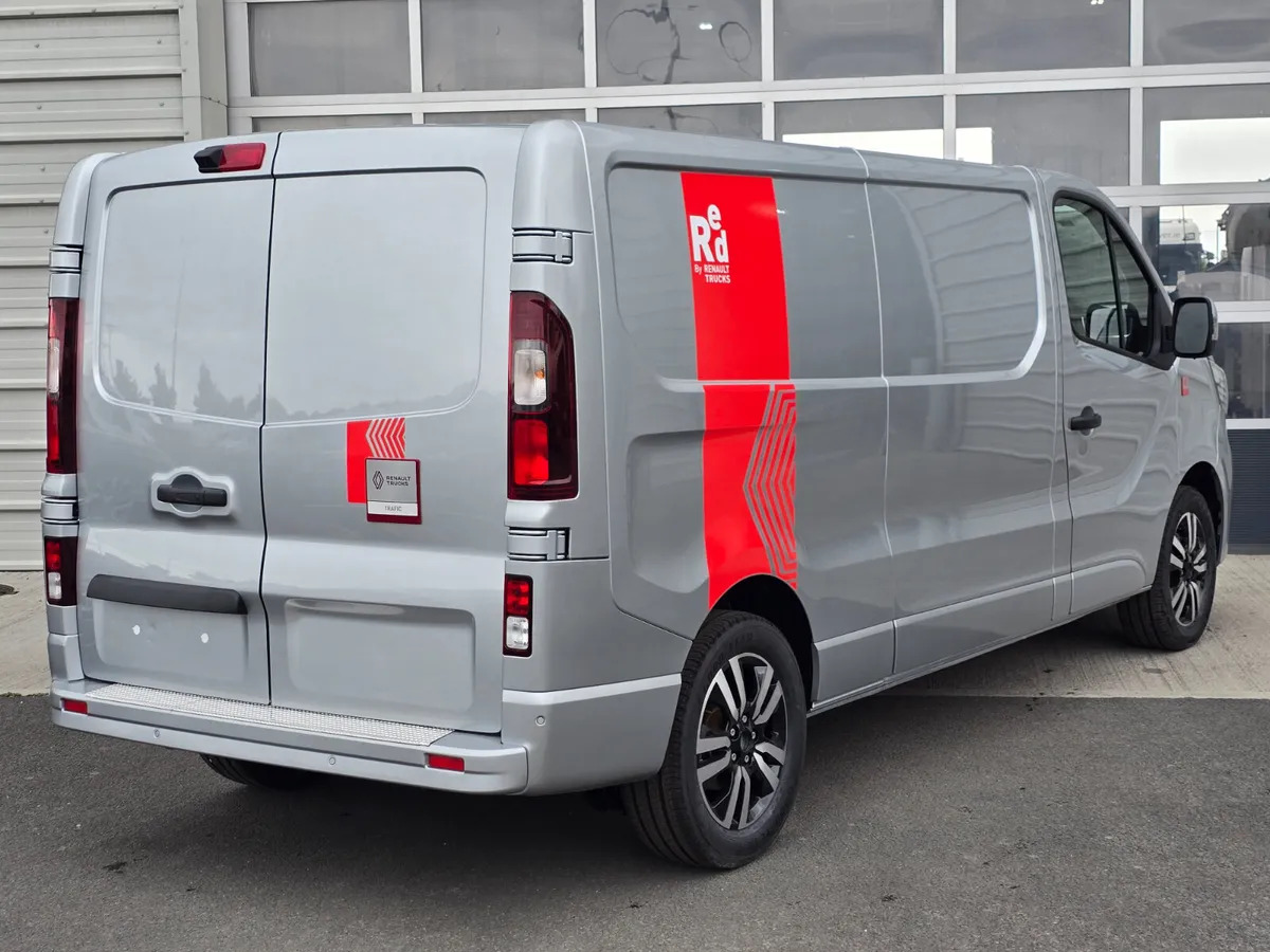 NEW Renault Trafic Exclusive 170BHP/150BHP Manual Silver - Fourgon utilitaire: photos 2 NEW Renault Trafic Exclusive 170BHP/150BHP Manual Silver - Fourgon utilitaire: photos 2