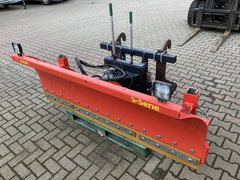 ADLER Sneeuwschuif met Giant of JCB aanspan - Lame à neige pour Machine agricole: photos 2 ADLER Sneeuwschuif met Giant of JCB aanspan - Lame à neige pour Machine agricole: photos 2