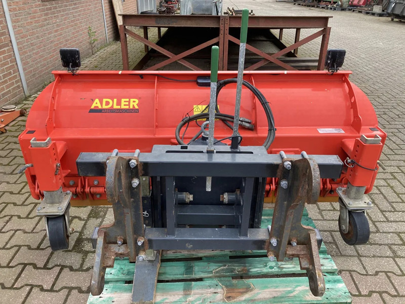 ADLER Sneeuwschuif met Giant of JCB aanspan - Lame à neige pour Machine agricole: photos 4 ADLER Sneeuwschuif met Giant of JCB aanspan - Lame à neige pour Machine agricole: photos 4