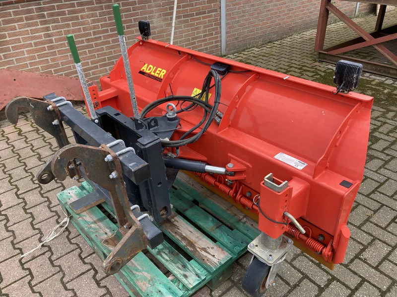 ADLER Sneeuwschuif met Giant of JCB aanspan - Lame à neige pour Machine agricole: photos 3 ADLER Sneeuwschuif met Giant of JCB aanspan - Lame à neige pour Machine agricole: photos 3