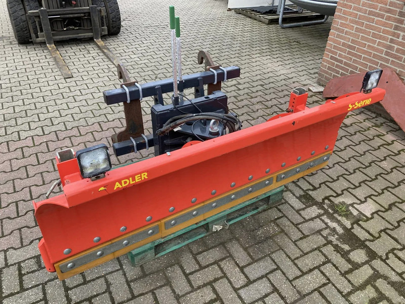 ADLER Sneeuwschuif met Giant of JCB aanspan - Lame à neige pour Machine agricole: photos 1 ADLER Sneeuwschuif met Giant of JCB aanspan - Lame à neige pour Machine agricole: photos 1