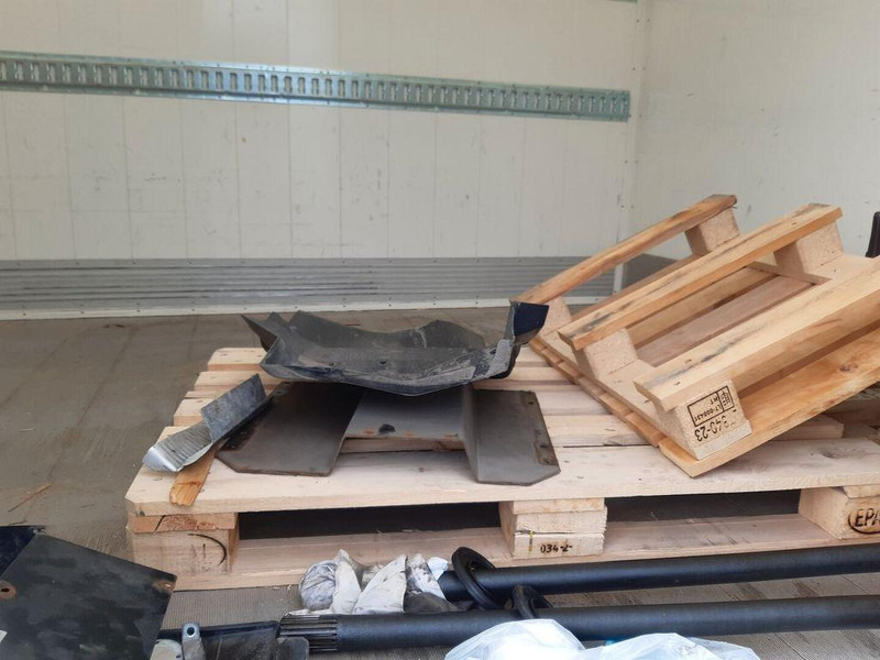 Camion fourgon FUSO E CANTER 7C18 E 4X2: photos 11