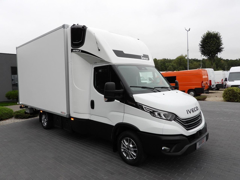 Iveco DAILY 35S18 KONTENER HI-MATIC WINDA 8 PALET TEMPOMAT NAWIGACJA L - Fourgon grand volume: photos 4 Iveco DAILY 35S18 KONTENER HI-MATIC WINDA 8 PALET TEMPOMAT NAWIGACJA L - Fourgon grand volume: photos 4