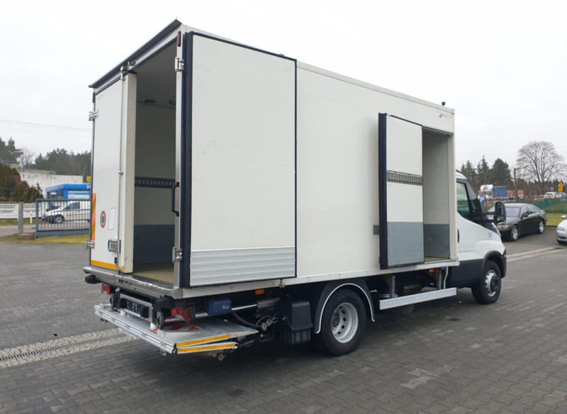Iveco DAILY 60C15 60-150 TWO-CHAMBER REFRIGERATOR CONTAINER ISOTHERM F - Camion frigorifique: photos 1 Iveco DAILY 60C15 60-150 TWO-CHAMBER REFRIGERATOR CONTAINER ISOTHERM F - Camion frigorifique: photos 1