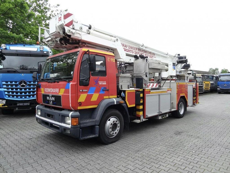 MAN 18.284 L2000 - Fire truck+ladder lift - Camion de pompier: photos 1 MAN 18.284 L2000 - Fire truck+ladder lift - Camion de pompier: photos 1
