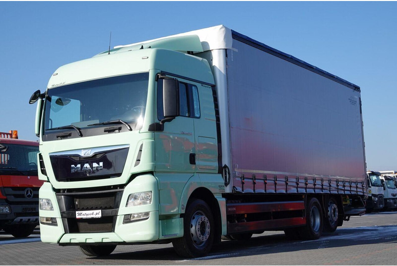 MAN TGX 26.440 / 6x2 / FIRANKA - 8,15 m / SOLÓWKA / WINDA ZAŁADOWCZA - Camion à rideaux coulissants: photos 1 MAN TGX 26.440 / 6x2 / FIRANKA - 8,15 m / SOLÓWKA / WINDA ZAŁADOWCZA - Camion à rideaux coulissants: photos 1