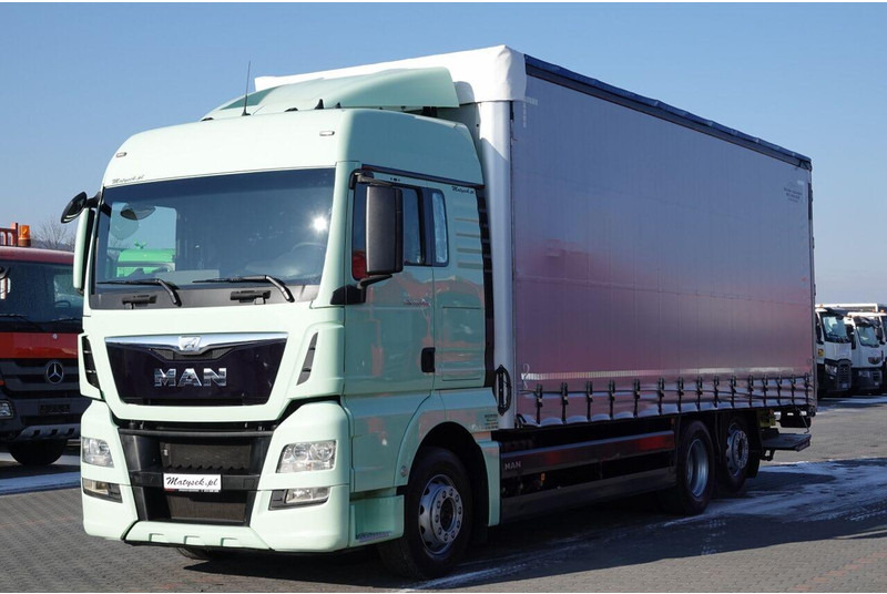 MAN TGX 26.440 / 6x2 / FIRANKA - 8,15 m / SOLÓWKA / WINDA ZAŁADOWCZA - Camion à rideaux coulissants: photos 2 MAN TGX 26.440 / 6x2 / FIRANKA - 8,15 m / SOLÓWKA / WINDA ZAŁADOWCZA - Camion à rideaux coulissants: photos 2