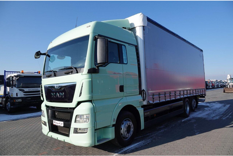 MAN TGX 26.440 / 6x2 / FIRANKA - 8,15 m / SOLÓWKA / WINDA ZAŁADOWCZA - Camion à rideaux coulissants: photos 3 MAN TGX 26.440 / 6x2 / FIRANKA - 8,15 m / SOLÓWKA / WINDA ZAŁADOWCZA - Camion à rideaux coulissants: photos 3