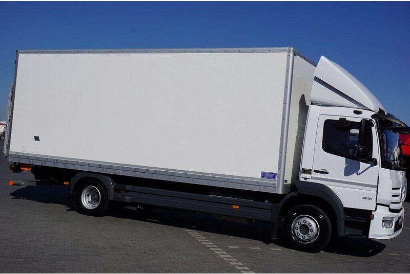 Mercedes-Benz ATEGO / 1221 / ACC / EURO 6 / KONTENER + WINDA / 17 PALET - Camion fourgon: photos 4 Mercedes-Benz ATEGO / 1221 / ACC / EURO 6 / KONTENER + WINDA / 17 PALET - Camion fourgon: photos 4