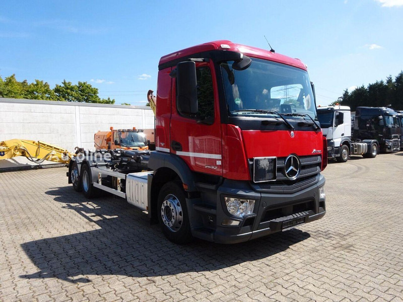 Mercedes-Benz Antos 2532 - Hook lift truck - Camion ampliroll: photos 2 Mercedes-Benz Antos 2532 - Hook lift truck - Camion ampliroll: photos 2