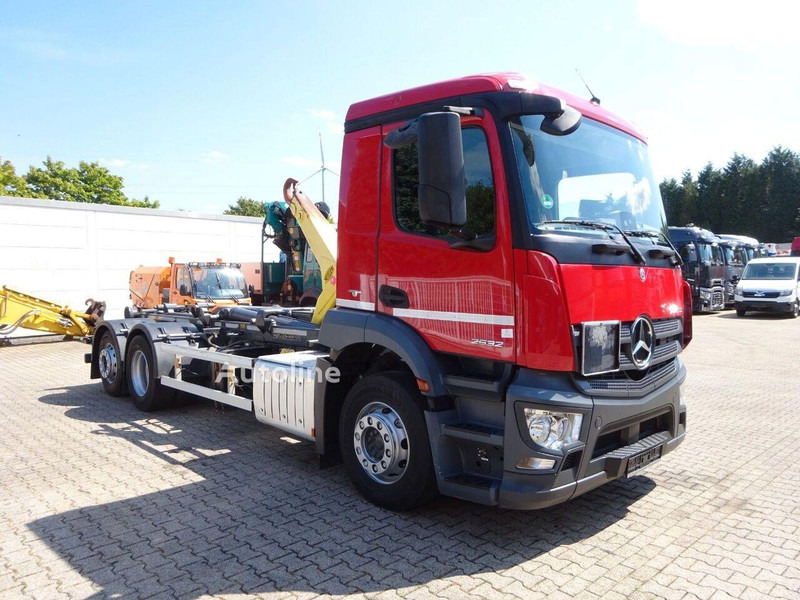 Mercedes-Benz Antos 2532 - Hook lift truck - Camion ampliroll: photos 4 Mercedes-Benz Antos 2532 - Hook lift truck - Camion ampliroll: photos 4