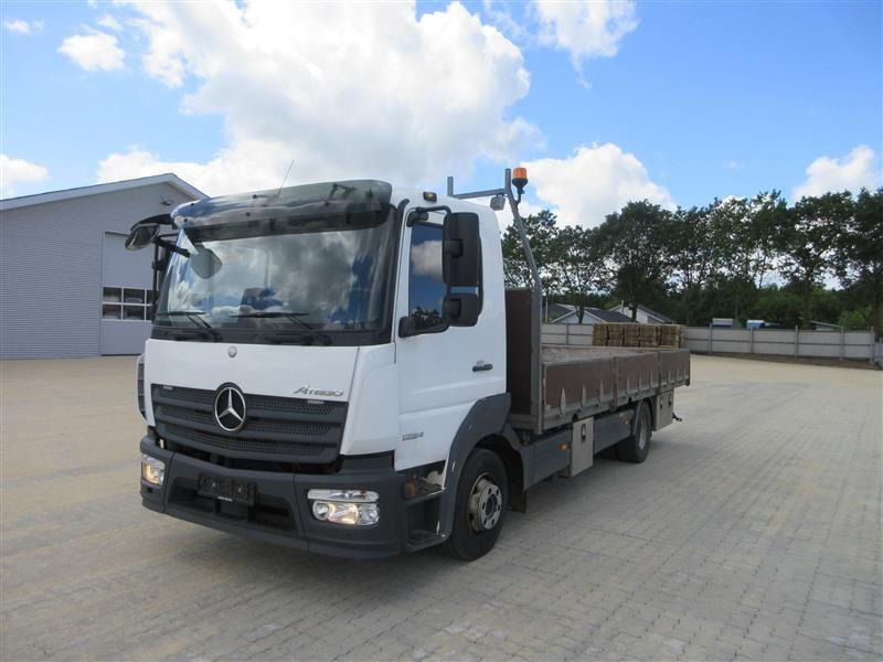 Mercedes-Benz Atego 1224 LNR - Camion plateau, Camion grue: photos 2 Mercedes-Benz Atego 1224 LNR - Camion plateau, Camion grue: photos 2