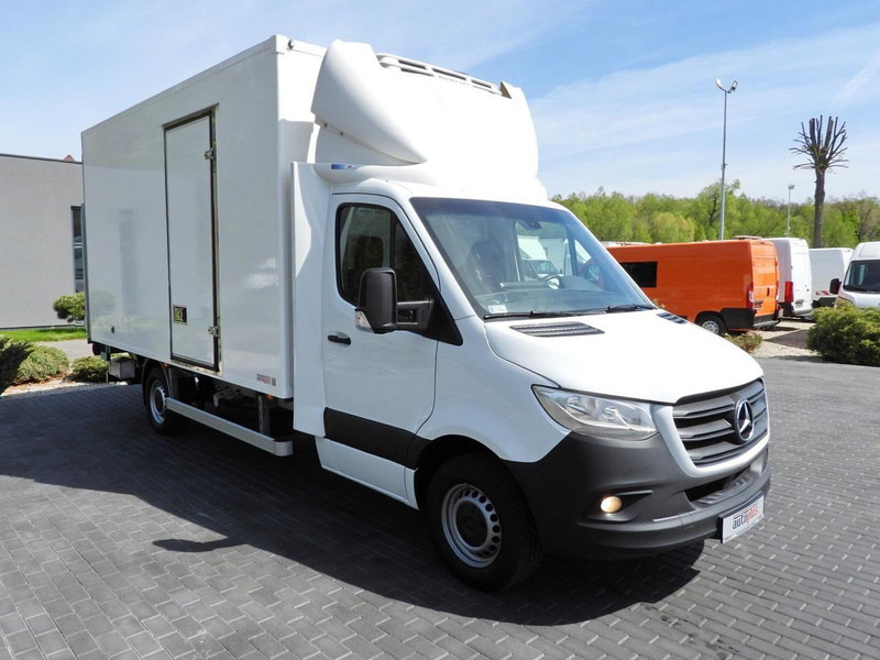 Mercedes-Benz SPRINTER 316 CHŁODNIA KONTENER 0*C WINDA 8 PALET TEMPOMAT PNEUMA - Camion frigorifique: photos 4 Mercedes-Benz SPRINTER 316 CHŁODNIA KONTENER 0*C WINDA 8 PALET TEMPOMAT PNEUMA - Camion frigorifique: photos 4