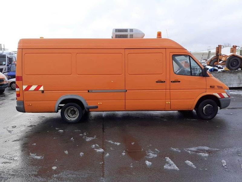Mercedes-Benz Sprinter 413 - Camion hydrocureur: photos 4 Mercedes-Benz Sprinter 413 - Camion hydrocureur: photos 4